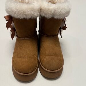 Cozy Brown Fur-Lined Women's Boots